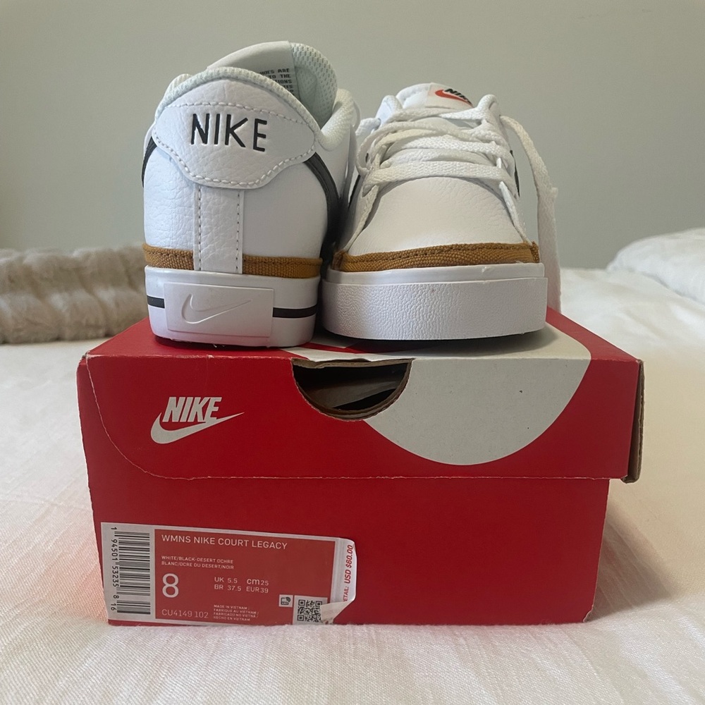 Nike Women’s Nike Court Legacy size 8 NWT